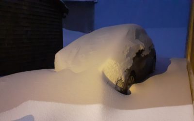 Haut-Jura : tempête et orages de neige la nuit dernière… Lajoux (39) s’est réveillé sous 20cm !